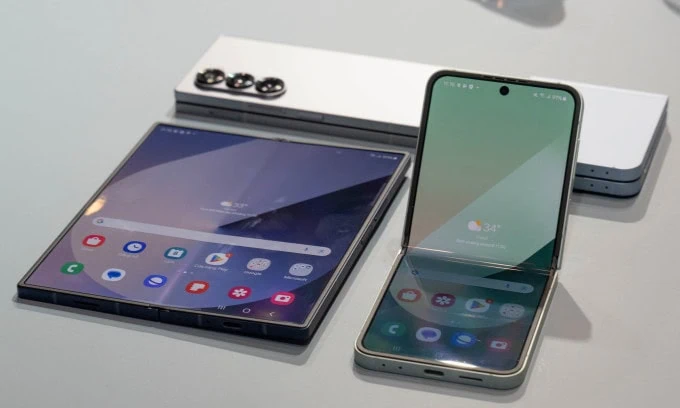 Galaxy Z Fold6 giá cao nhất 55 triệu đồng tại Việt Nam 1 Galaxy Z Fold6 và Z Flip6. Ảnh: Huy Đức